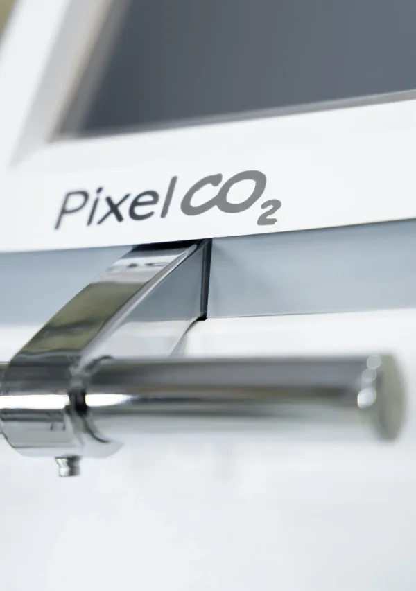 Fractional CO2 laser device